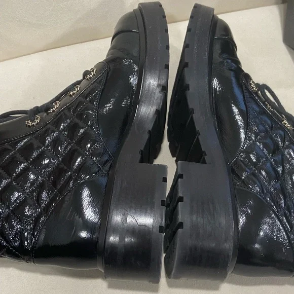 🔥🔥Chanel Quilted Calfskin CC Boots Size:38 - Picture 8 of 11